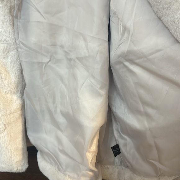 Simply Vera by vera wang faux fur coat - Picture 5 of 6